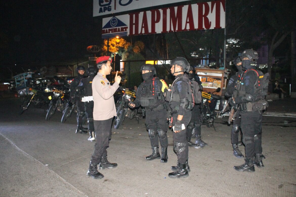 Patroli Dini Hari Polres Jakbar Amankan Empat Orang Diduga Bawa Narkoba dan Obat Keras