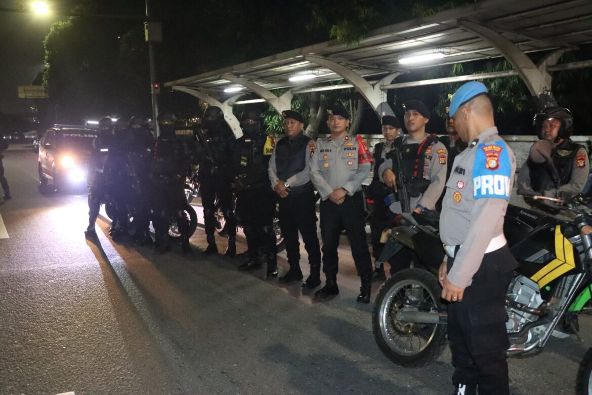 Patroli Dini Hari, Polisi Hadir Menjaga Rasa Aman Warga Jakarta Barat