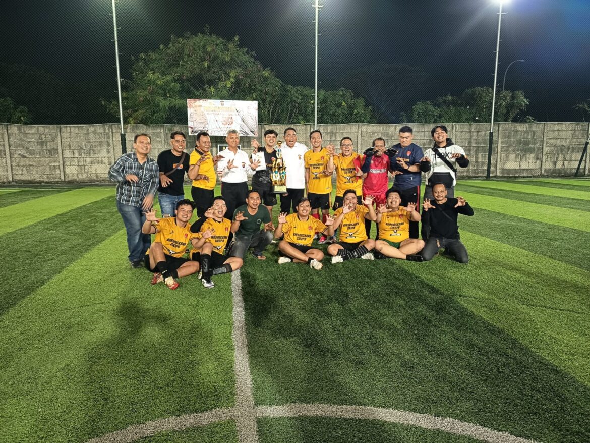 Sat Reskrim FC dan Senkom Mitra Polri FC Juara Turnamen Mini Soccer Kapolresta Cup HUT Bhayangkara ke-80.