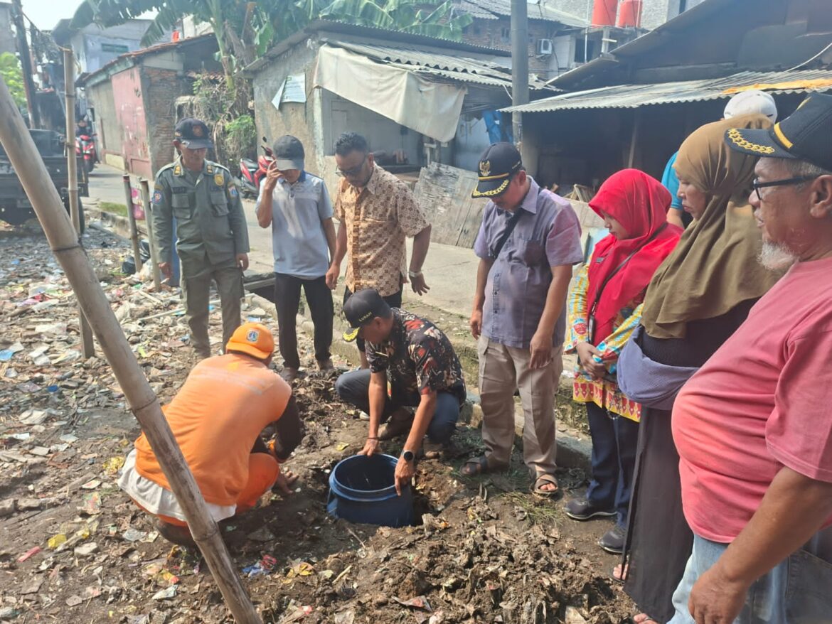 Dukung Program Lingkungan, Lurah Semanan Ajak Warga Pilah Sampah di Sumbernya