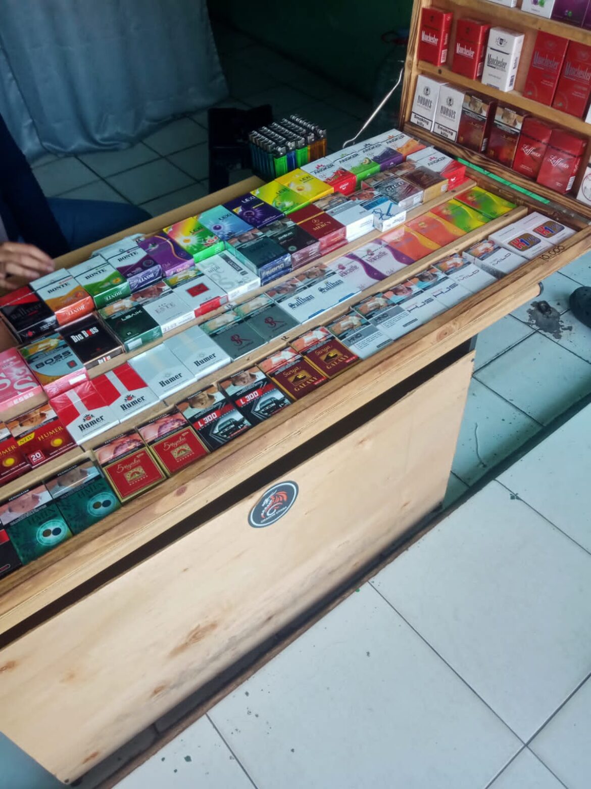 Penjualan Rokok Ilegal di Kayu Tinggi Jakarta Timur, Diduga Melibatkan Oknum Mengaku Wartawan