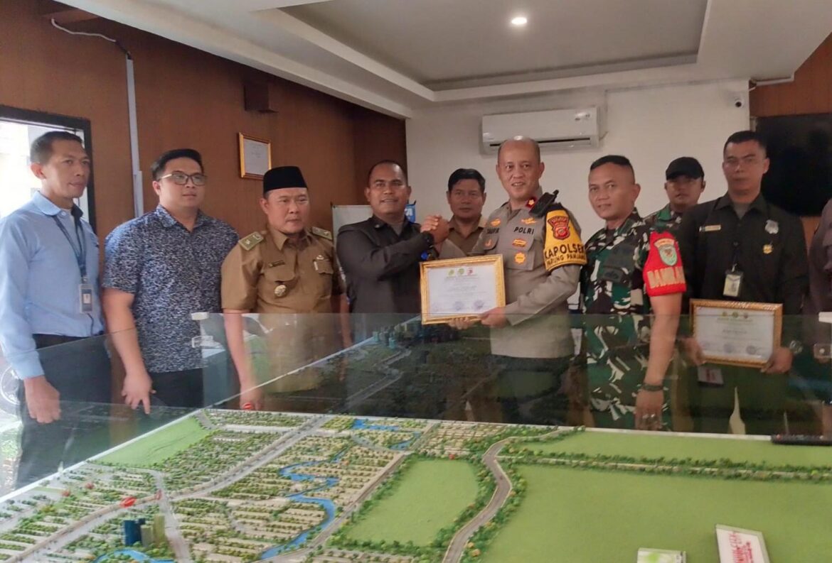 Sinergi Jaga Kamtibmas: Gagalkan Curanmor, Dua Satpam Millenium City Raih Penghargaan dari Forkopimcam Parungpanjang