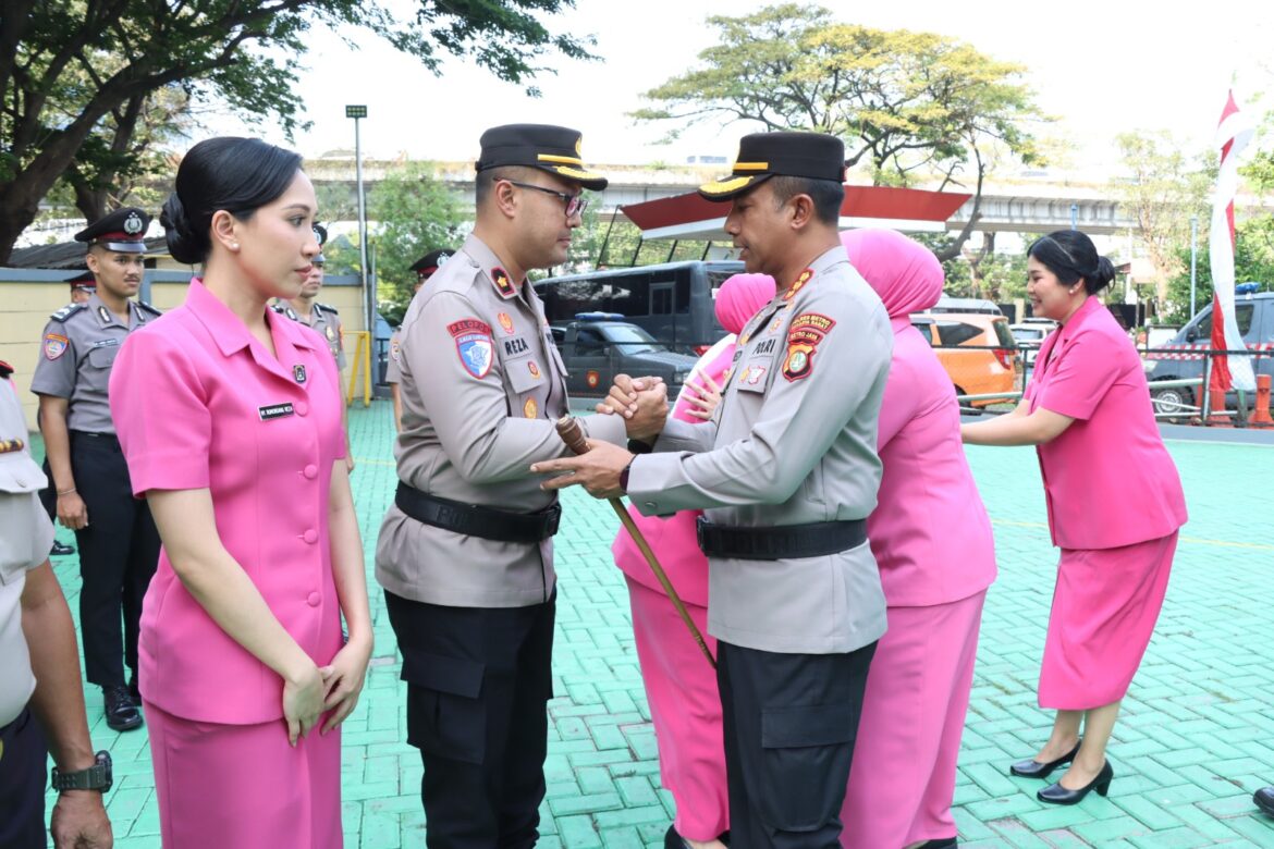 Hari Bhayangkara ke-80, 74 Personel Polres Metro Jakarta Barat Terima Kenaikan Pangkat