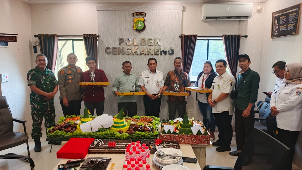 Syukuran Hari Bhayangkara ke-80, Polsek Cengkareng Apresiasi Personel dan Warga Berprestasi