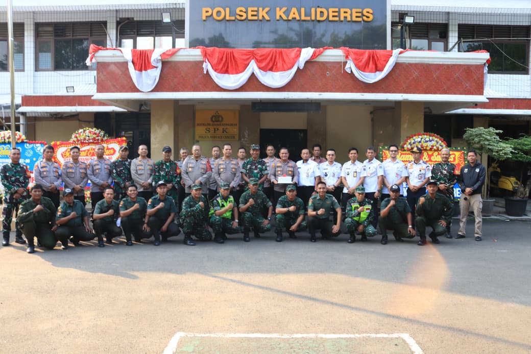 Sinergi Tiga Pilar, Peringati Hari Bhayangkara Ke-80, Danramil dan Wakil Camat Kalideres Beri Kejutan di Polsek