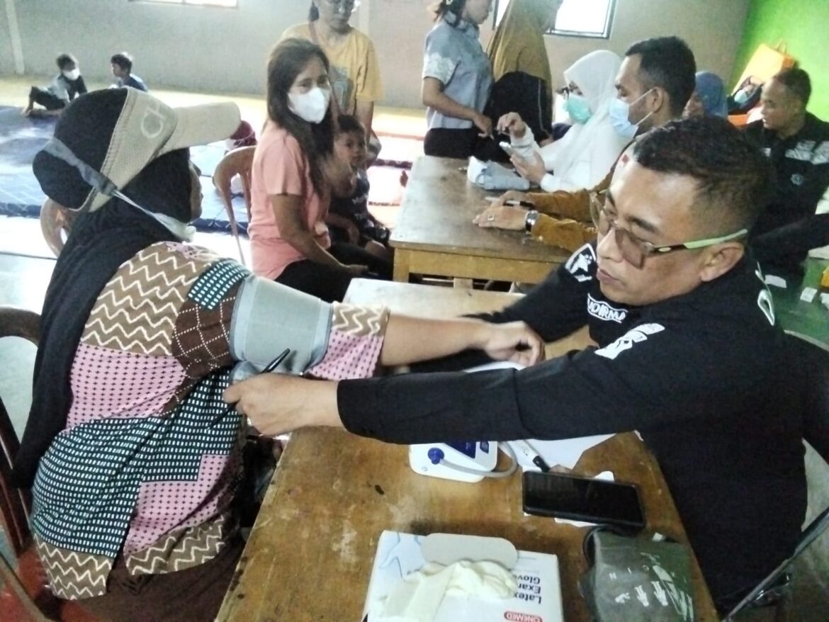 Asap TPA Jatiwaringin Berdampak ke Warga, Polresta Tangerang Buka Layanan Kesehatan