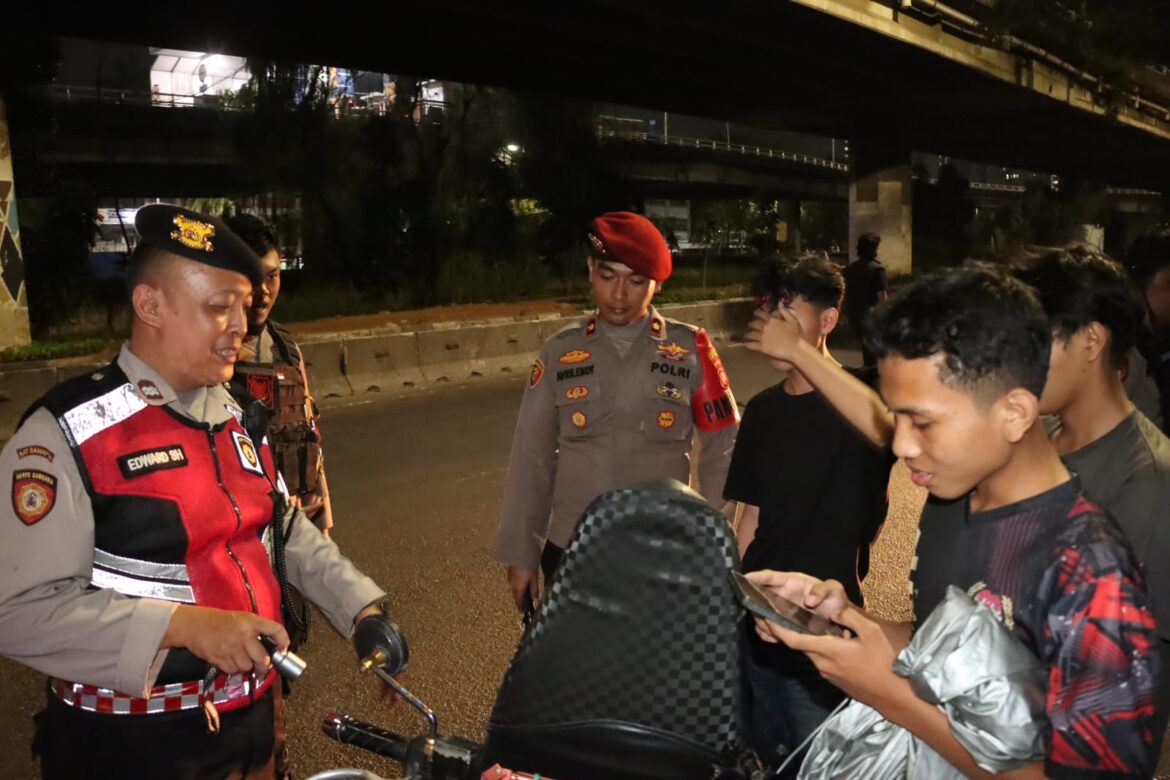 Patroli Dini Hari Polres Metro Jakarta Barat, Wujud Nyata Hadirkan Rasa Aman bagi Masyarakat