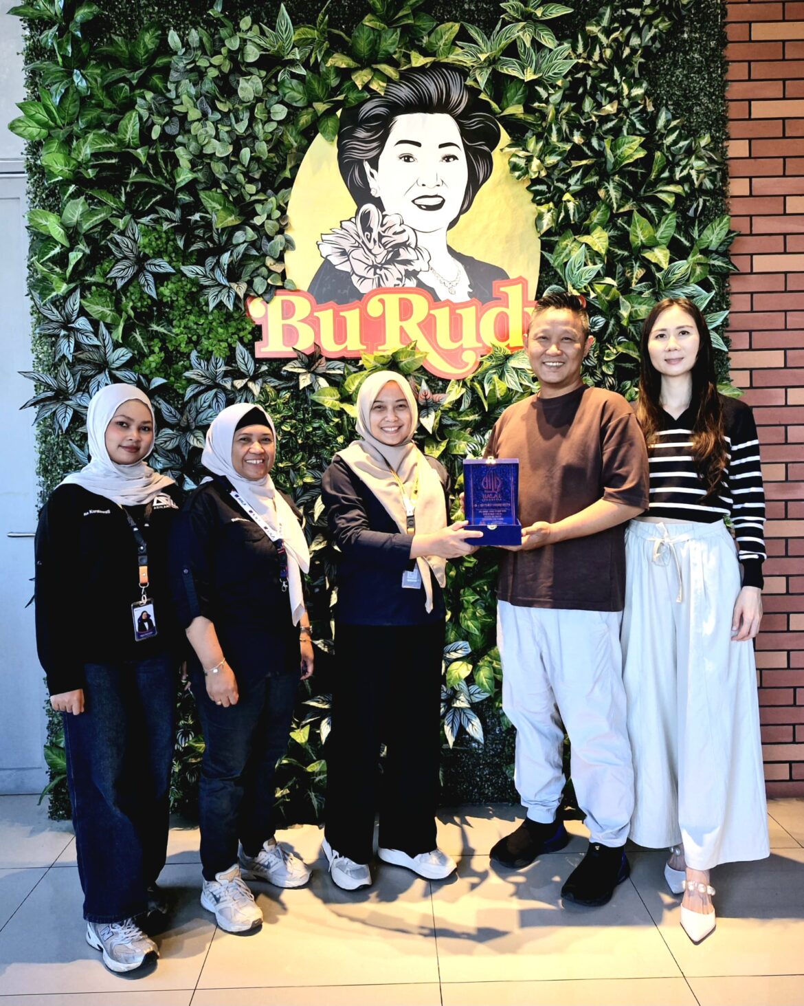 Depot Bu Rudy Resmikan Sertifikat Halal Cabang ke-6 di Harbour City Nine Surabaya, Perkuat Komitmen Hadirkan Kuliner Halal Berkualitas