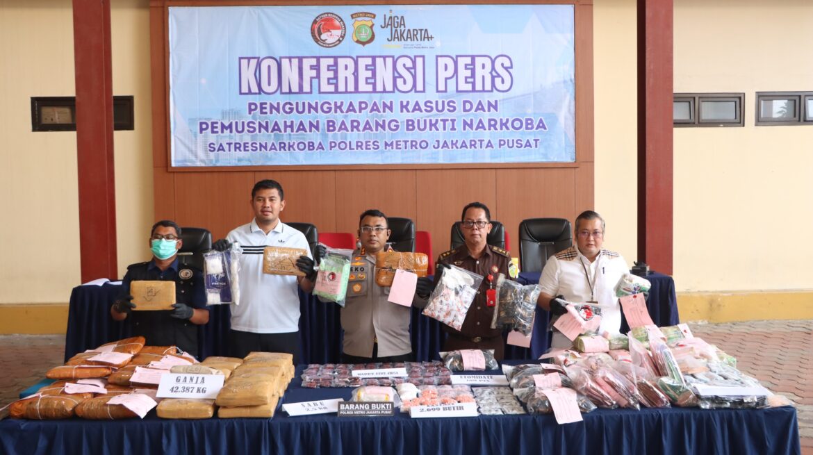 Polres Metro Jakarta Pusat Ungkap 12 Kasus Narkotika Selama Juni 2026, 15 Tersangka Diamankan