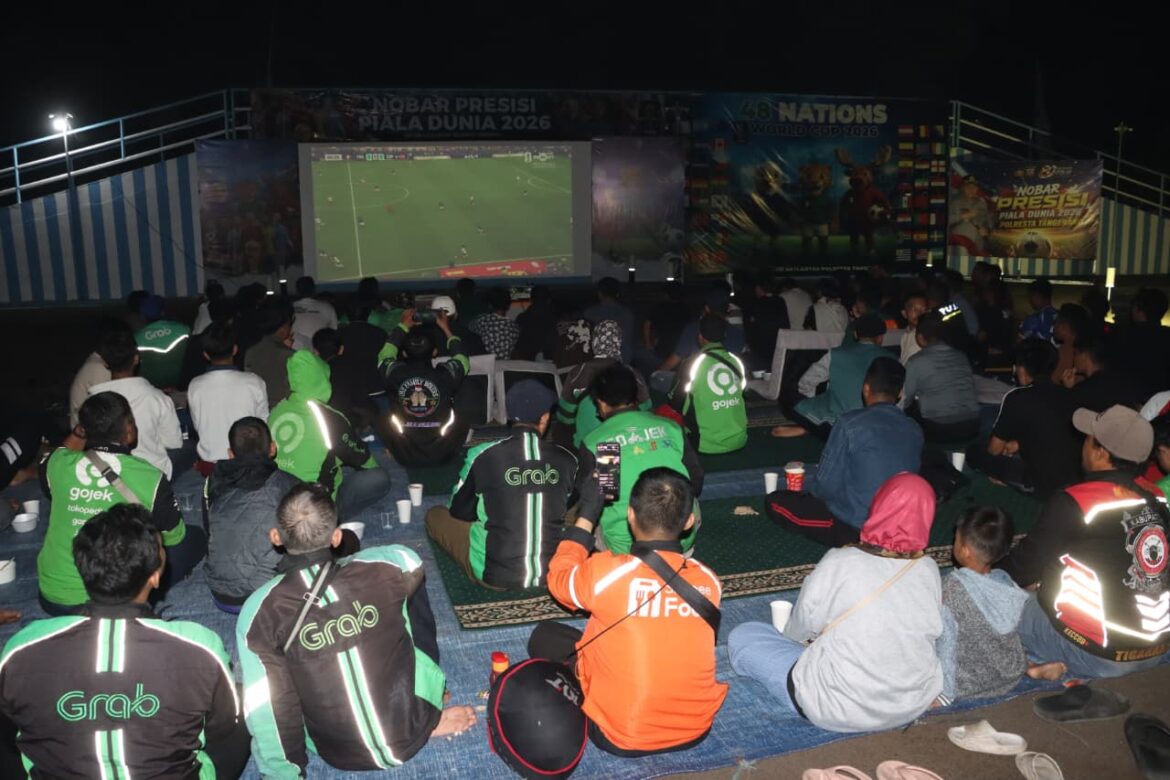 Nobar Piala Dunia 2026 Bareng Polisi, Ratusan Warga Padati Satpas Polresta Tangerang
