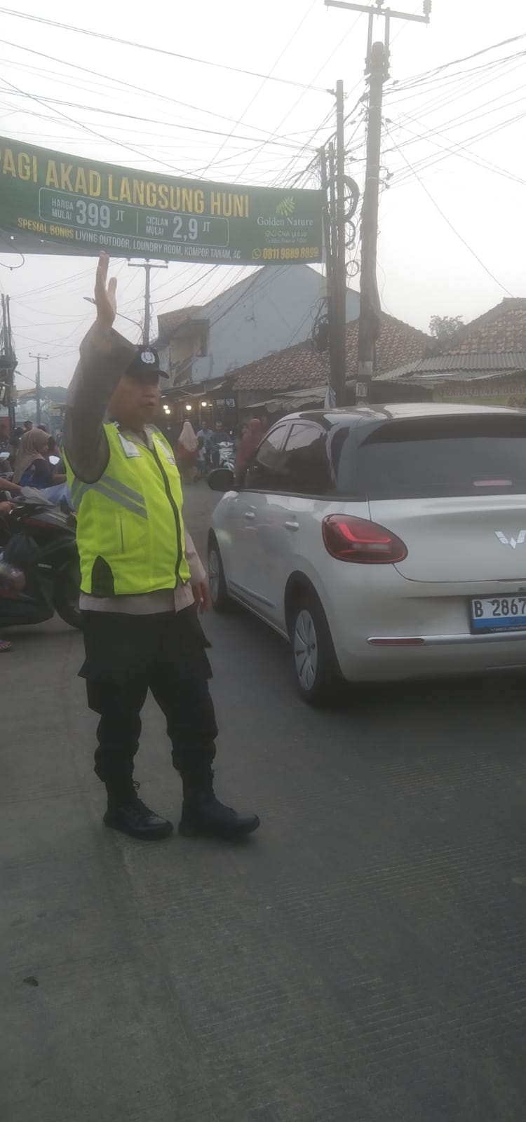 Strong Point Pagi, Polsek Panongan Atur Lalu Lintas di Pasar Panongan untuk Cegah Kemacetan
