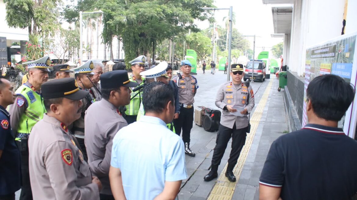 Polres Metro Jakarta Barat Gelar Apel Pengamanan Pelantikan DPC PKB Seluruh Indonesia di Kawasan Kota Tua