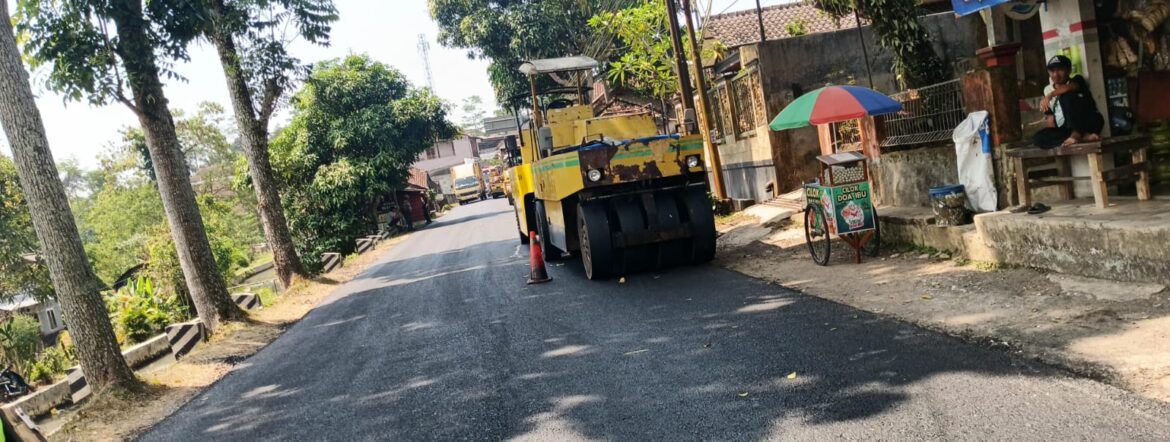 Proyek Pengaspalan Hotmix Jalanraya Propinsi Cisalak – Tanjung Siang Tanpa Papan Proyek, Diduga Proyek Siluman Tidak Transparan