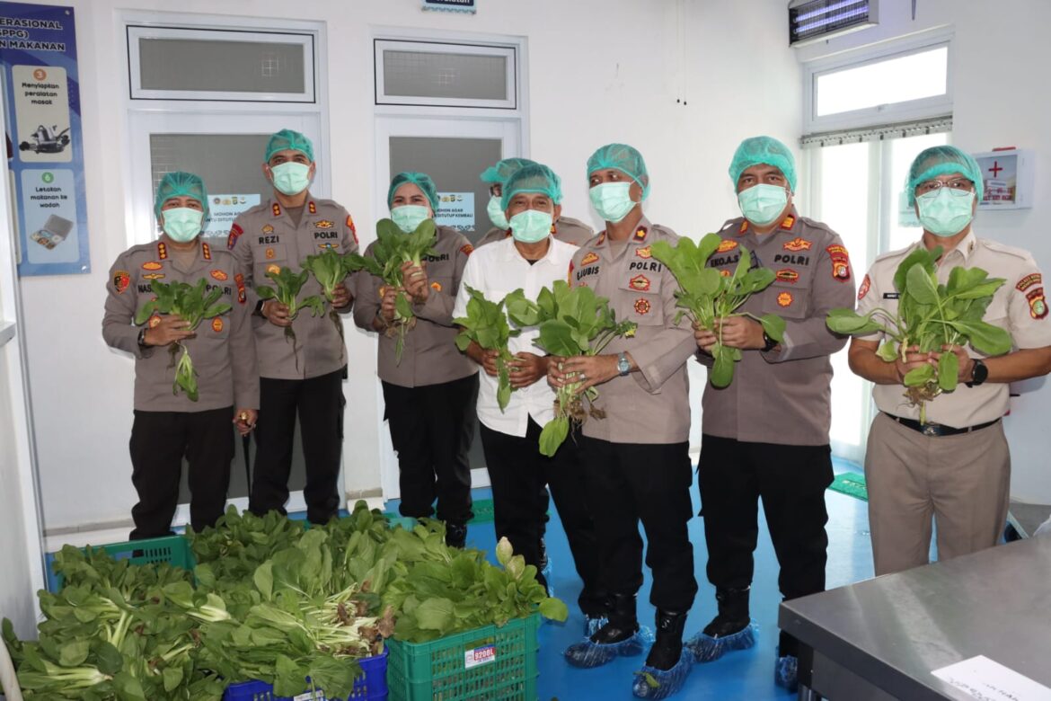 Kapolres Metro Jakarta Barat Tinjau SPPG Palmerah, Pastikan Kualitas Program Makan Bergizi Gratis