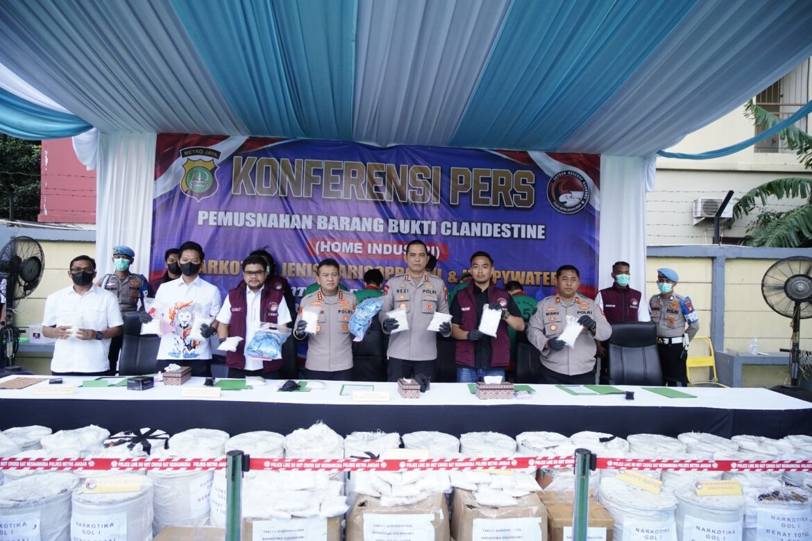 Polres Metro Jakarta Barat Musnahkan Bahan Baku Narkotika 1,1 Ton Carisoprodol, Selamatkan 3,5 Juta Jiwa