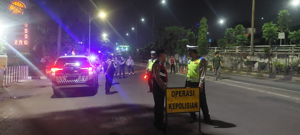 Antisipasi Kejahatan Jalanan, Polres Jakbar Sisir Sejumlah Ruas Jalan Lewat Patroli Mobile