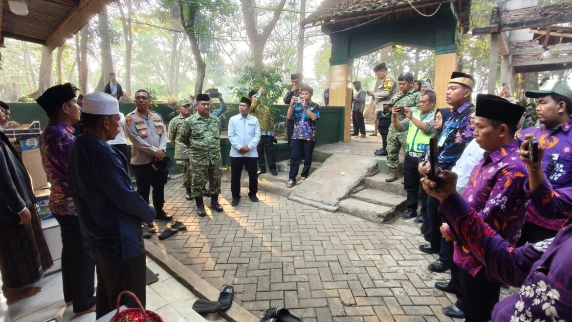 Polsek Tigaraksa Bersama Forkopimcam Ziarah ke Makam Keramat Mbah Buyut Badra dan Raden Mas Kencana