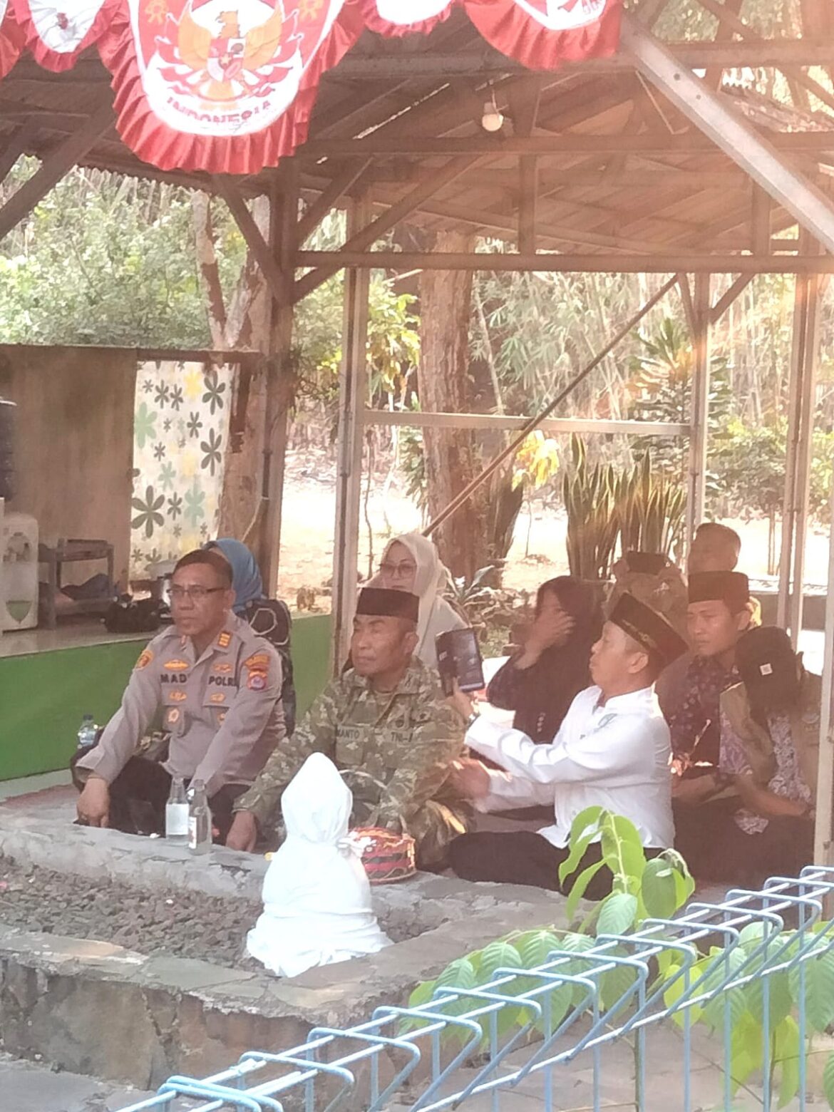 Polsek Tigaraksa Gelar Tabur Bunga di Makam Keramat Kimaslaeng dalam Rangka HUT RI ke-81