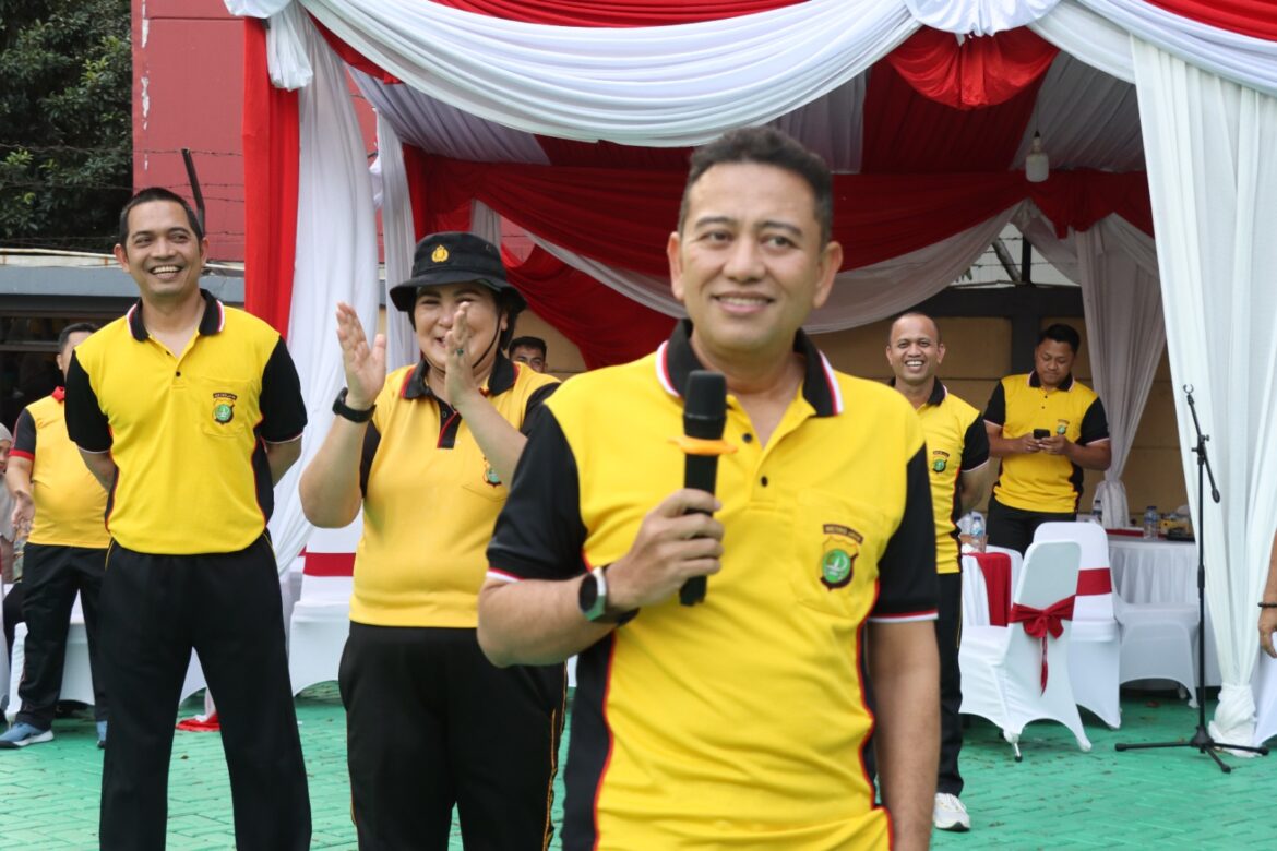 Semarak Gema Merdeka 81, Kapolres Jakbar Ajak Personel Jaga Kekompakan Lewat Lomba Tradisional