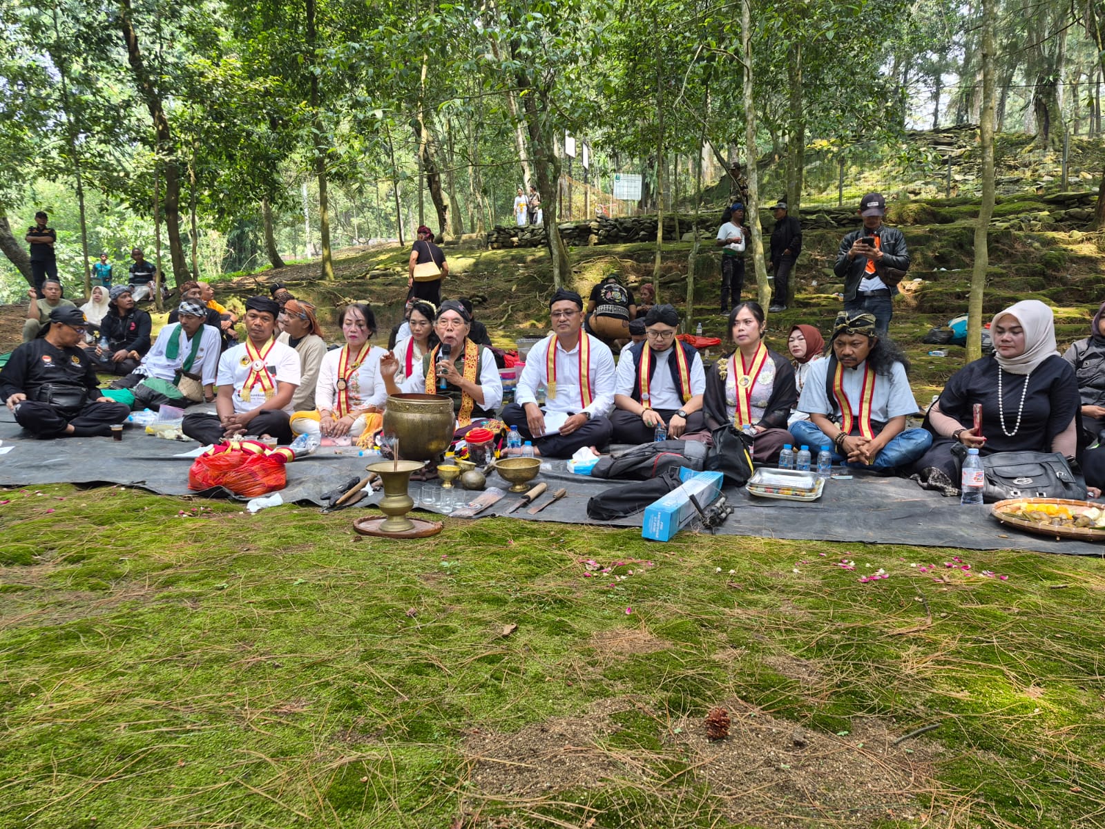 Pererat Persaudaraan, Komara Sunda bekerja sama dengan Sastrajendra Living Academy Gelar Riung Sauyunan di situs Cibalay, Arca Domas