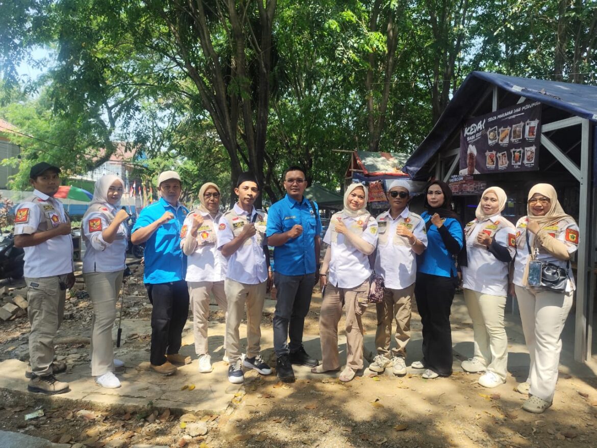 Rayakan Mualid Nabi, KNPI dan OKP Satria Klapanunggal Bagi Bagi nasi Box Kepada Warga
