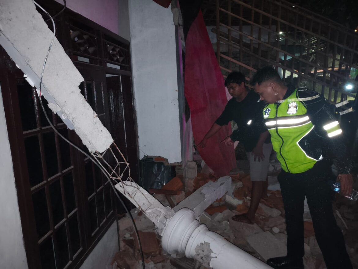 Satlantas Polresta Tangerang Tangani Laka Lantas Forklift Tabrak Rumah di Kronjo Sesuai Prosedur