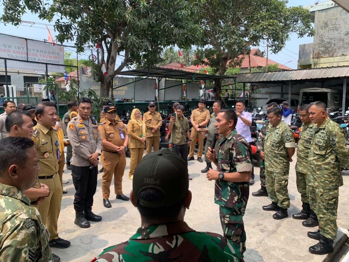 Perkuat Sinergitas TNI-Polri, Forkopimcam Mauk Sambangi Koramil 09/Mauk Berikan Kejutan HUT ke-81 TNI