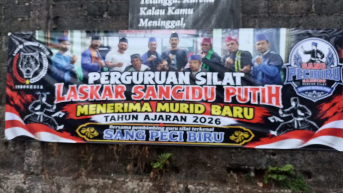 Pesilat Cipayung bersatu ( Peci biru ) Laskar Sangidu Putih Indonesia Menerima Murid Baru