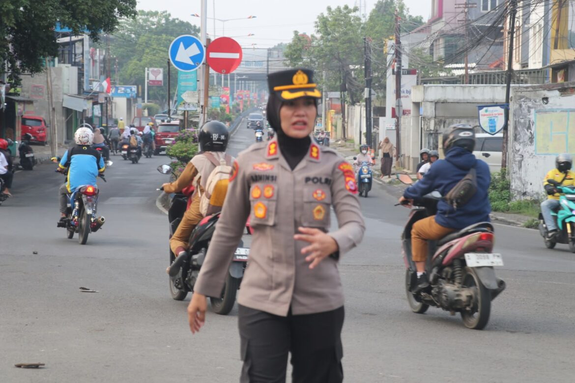 Kapolres Lebak Turun Langsung Atur Lalu Lintas, Wujudkan Pelayanan Humanis kepada Masyarakat