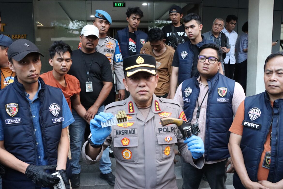 Polres Jakbar Ringkus Dua Residivis Curanmor Bersenjata Api, Diduga Beraksi di 14 TKP