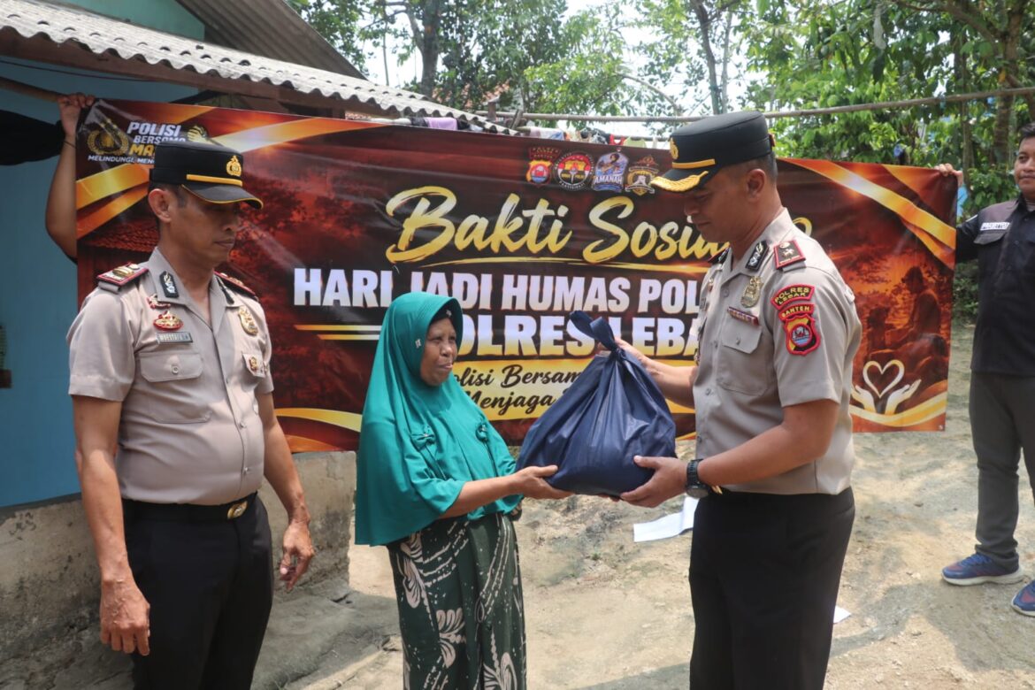 Sambut Hari Jadi Humas Polri ke-75, Si Humas Polres Lebak Gelar Bakti Sosial Bagikan Paket Sembako