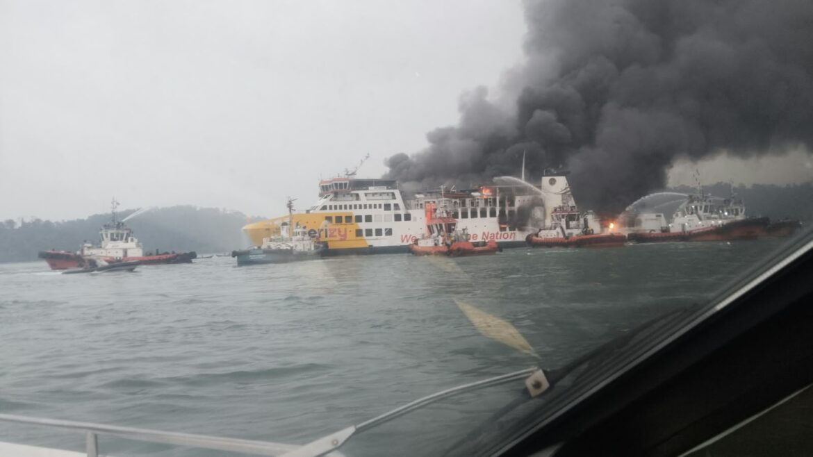 KMP Batu Mandi Terbakar di Perairan Merak, Proses Evakuasi Sedang Berlangsung