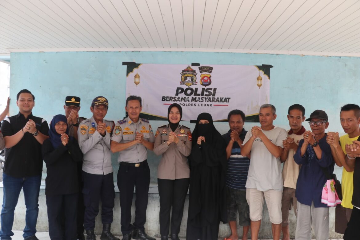 Dukung Program Quick Wins Kapolri, Kapolres Lebak Kumpul Bersama Masyarakat di Terminal Sunan Kalijaga