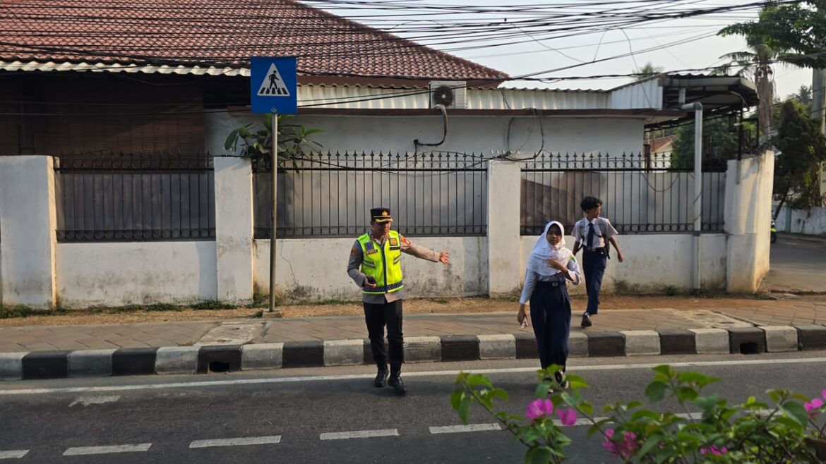 Kapolres Tangerang Kota Turun Langsung Atur Lalu Lintas Pagi, Pastikan Aktivitas Warga Lancar