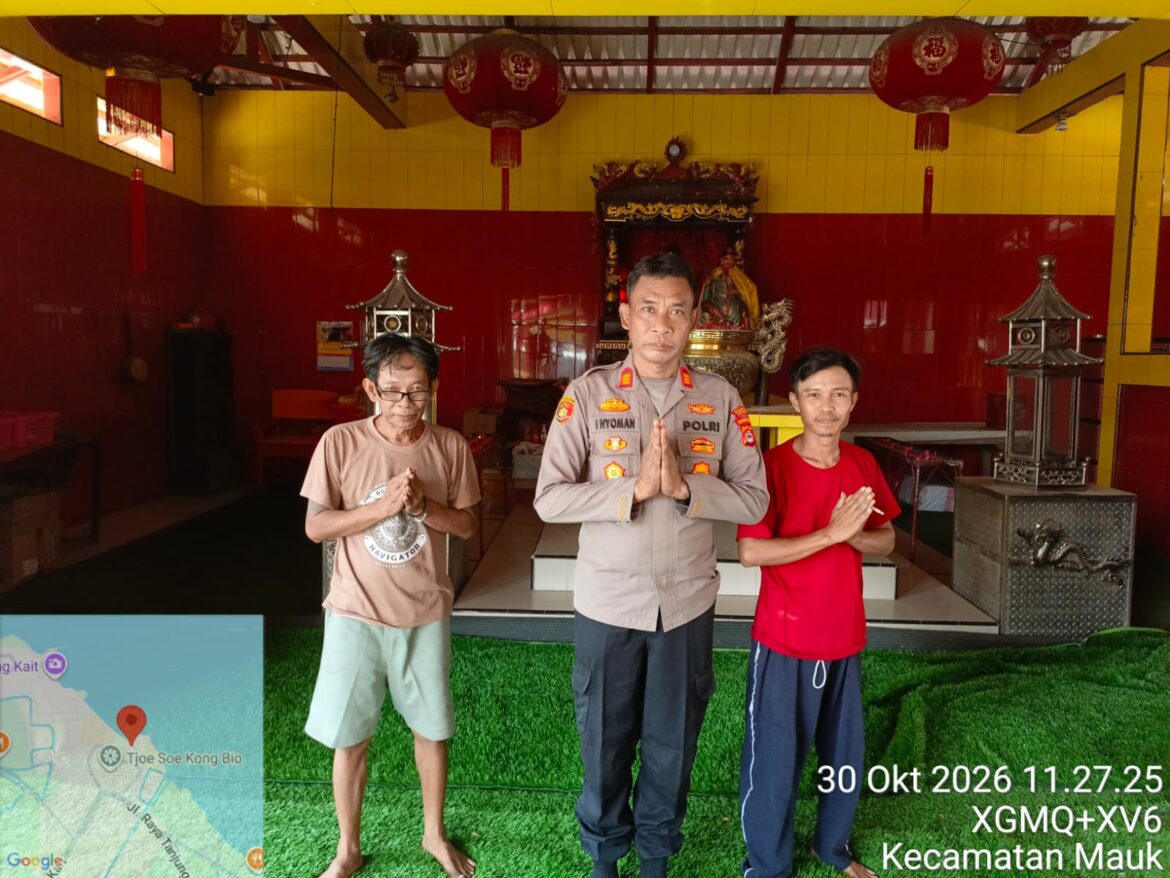 Kapolsek Mauk Monitoring Ibadah di Wihara Chikung Tanjung Kait, Jamin Rasa Aman Jemaat